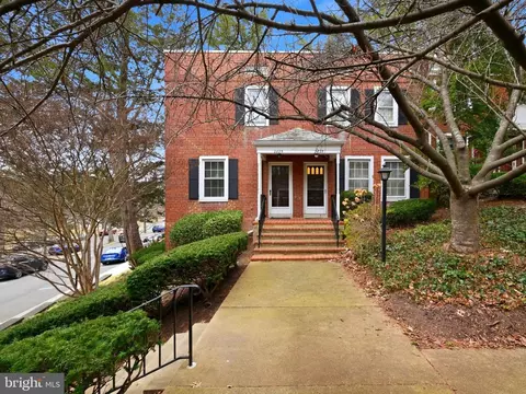 2825 S Columbus St, Arlington, VA 22206