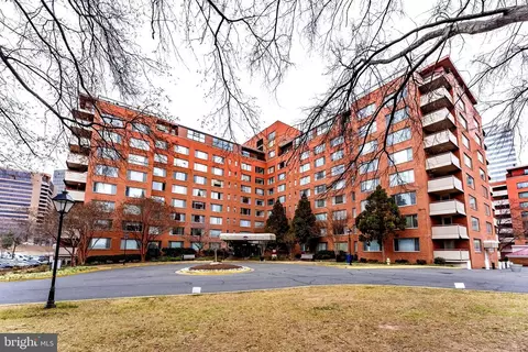 1111 Arlington Blvd #828, Arlington, VA 22209