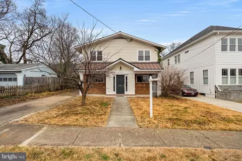 2709 12th St S, Arlington, VA 22204