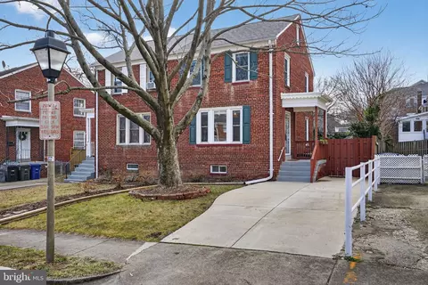2604 S Troy St S, Arlington, VA 22206