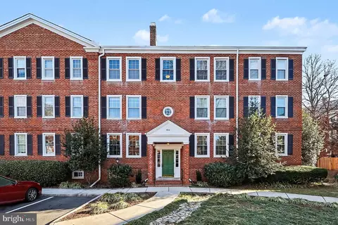 4810 29th St S #B1, Arlington, VA 22206