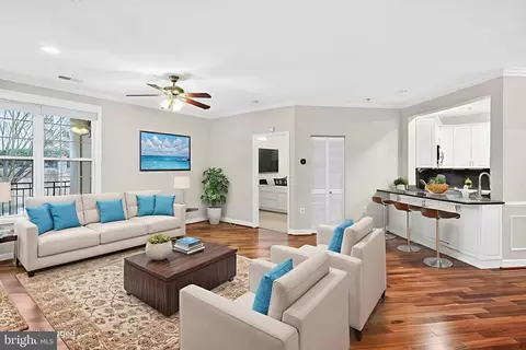 1320 N Wayne St #102, Arlington, VA 22201