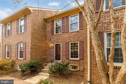 2446 S Walter Reed Dr #B, Arlington, VA 22206