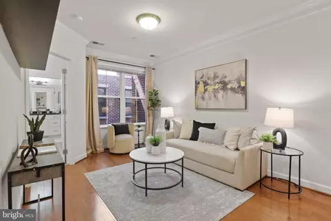 2101 N Monroe St #212, Arlington, VA 22207