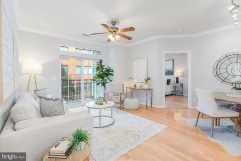 2055 26th St S #5-207, Arlington, VA 22206