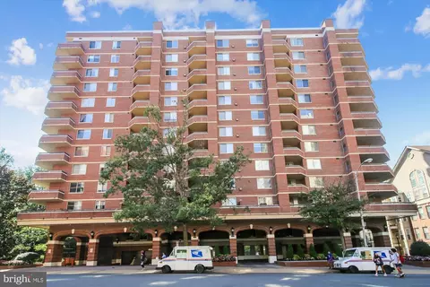 1276 N Wayne St #805, Arlington, VA 22201