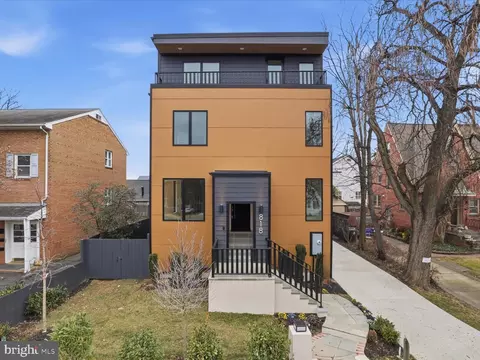 818 N Edgewood St, Arlington, VA 22201