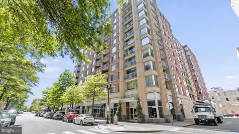 1020 N Highland St #221, Arlington, VA 22201