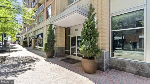 1020 N Highland St #221, Arlington, VA 22201