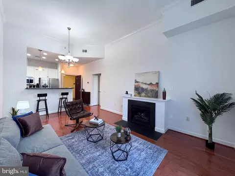 1000 N Randolph St #104, Arlington, VA 22201