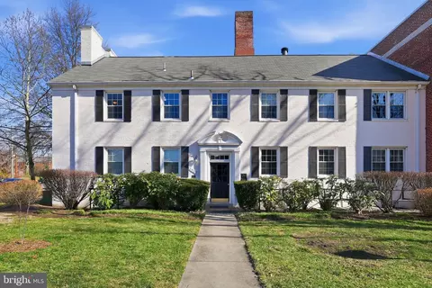2900 13th Rd S #201, Arlington, VA 22204