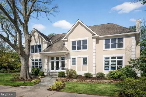 2733 N Lexington St N, Arlington, VA 22207