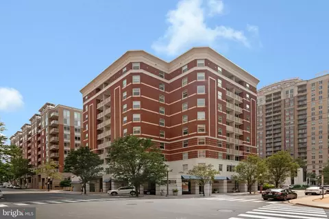 880 N Pollard St N #703, Arlington, VA 22203