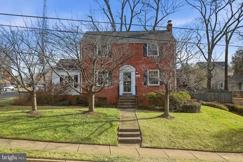 2127 Patrick Henry Dr, Arlington, VA 22205