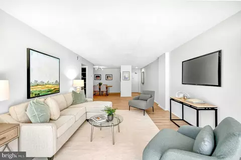 1300 Army Navy Dr #117, Arlington, VA 22202