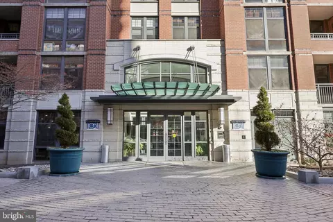 1021 N Garfield St #819, Arlington, VA 22201