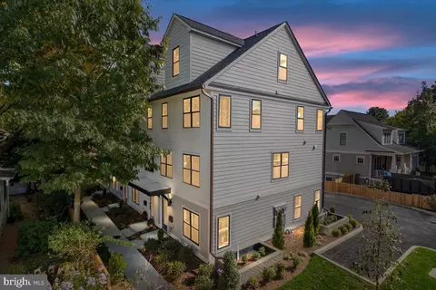 909 N Irving St, Arlington, VA 22201