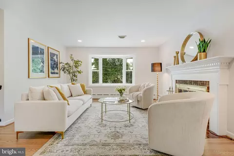 2566 Military Rd, Arlington, VA 22207
