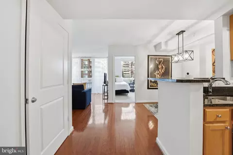 880 N Pollard St #322, Arlington, VA 22203