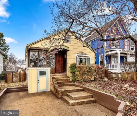 5713 6th St N, Arlington, VA 22205