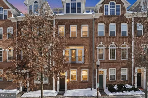 829 N Wakefield St, Arlington, VA 22203