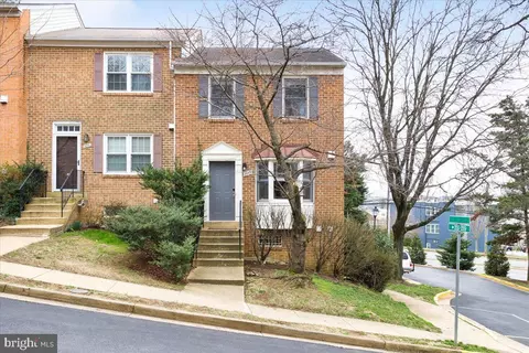 2049 S Glebe Rd, Arlington, VA 22204