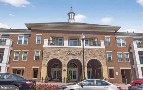 2465 Army Navy Dr #1-405, Arlington, VA 22206