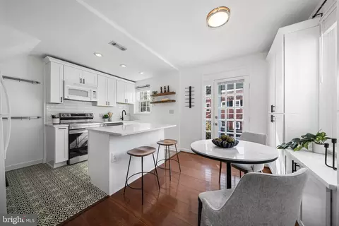 4829 28th St S #A, Arlington, VA 22206