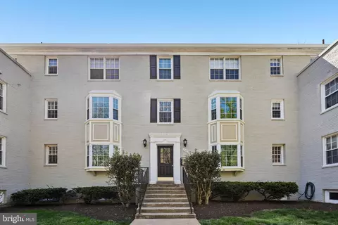 808 S Arlington Mill Dr S #9-203, Arlington, VA 22204