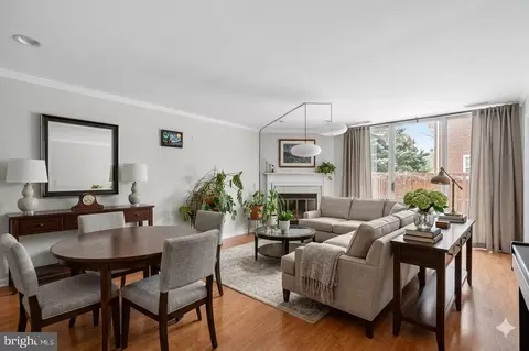 939 S Scott St #1, Arlington, VA 22204