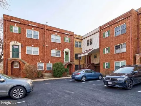 939 S Scott St #1, Arlington, VA 22204