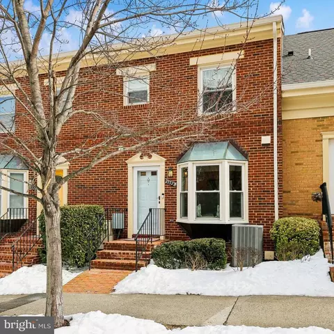 2532 B Fairfax Dr #4EII, Arlington, VA 22201