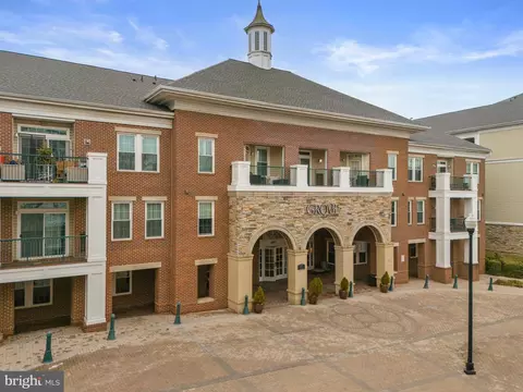 2321 25th St S #2-106, Arlington, VA 22206