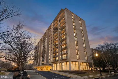 4600 S Four Mile Run Dr #927, Arlington, VA 22204