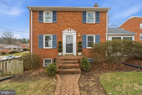 6060 N 9th St N, Arlington, VA 22205