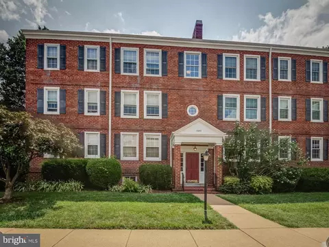 3082 S Abingdon St #C1, Arlington, VA 22206