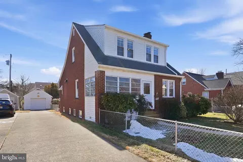 910 20th St S, Arlington, VA 22202