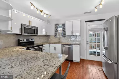 2800 S A S Wakefield St #A, Arlington, VA 22206