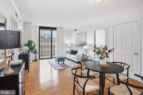 2220 Fairfax Dr #412, Arlington, VA 22201
