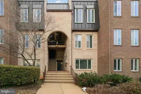 5020 7th Rd S #102, Arlington, VA 22204