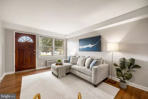 2030 N Woodrow St #1, Arlington, VA 22207