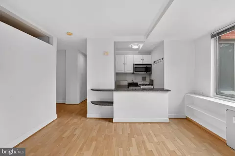 1111 Arlington Blvd #213, Arlington, VA 22209