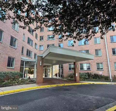 3000 Spout Run Pkwy #B311, Arlington, VA 22201