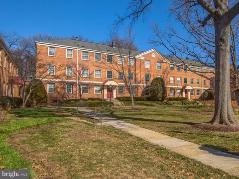 2509 Arlington Blvd #301, Arlington, VA 22201