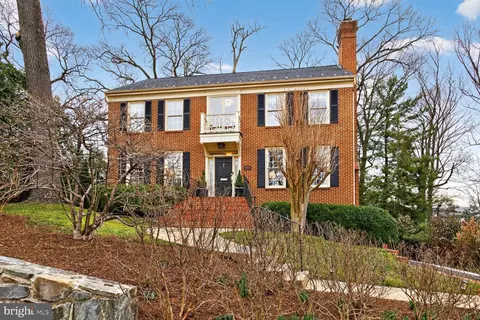 5206 Little Falls Rd, Arlington, VA 22207