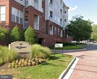 801 S Greenbrier St #215, Arlington, VA 22204