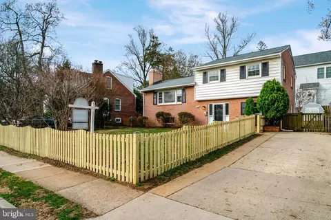 2526 N George Mason Dr, Arlington, VA 22207
