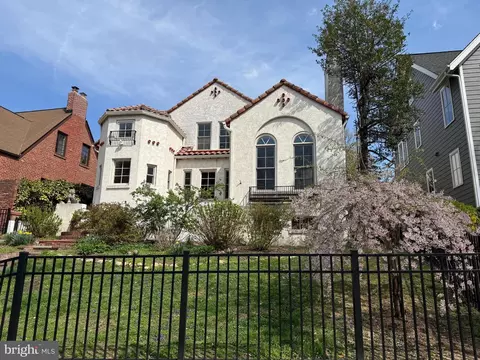 1815 N Highland St, Arlington, VA 22201