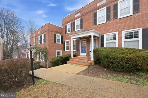 4849 28th St S #B, Arlington, VA 22206