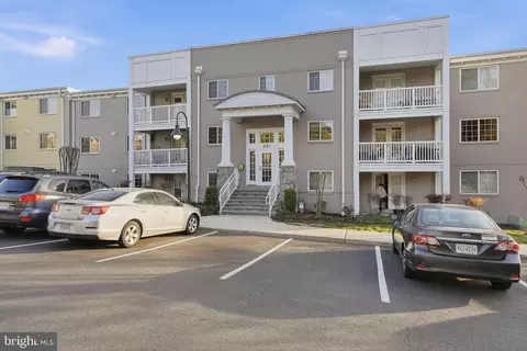 4167 S Four Mile Run Dr #401, Arlington, VA 22204